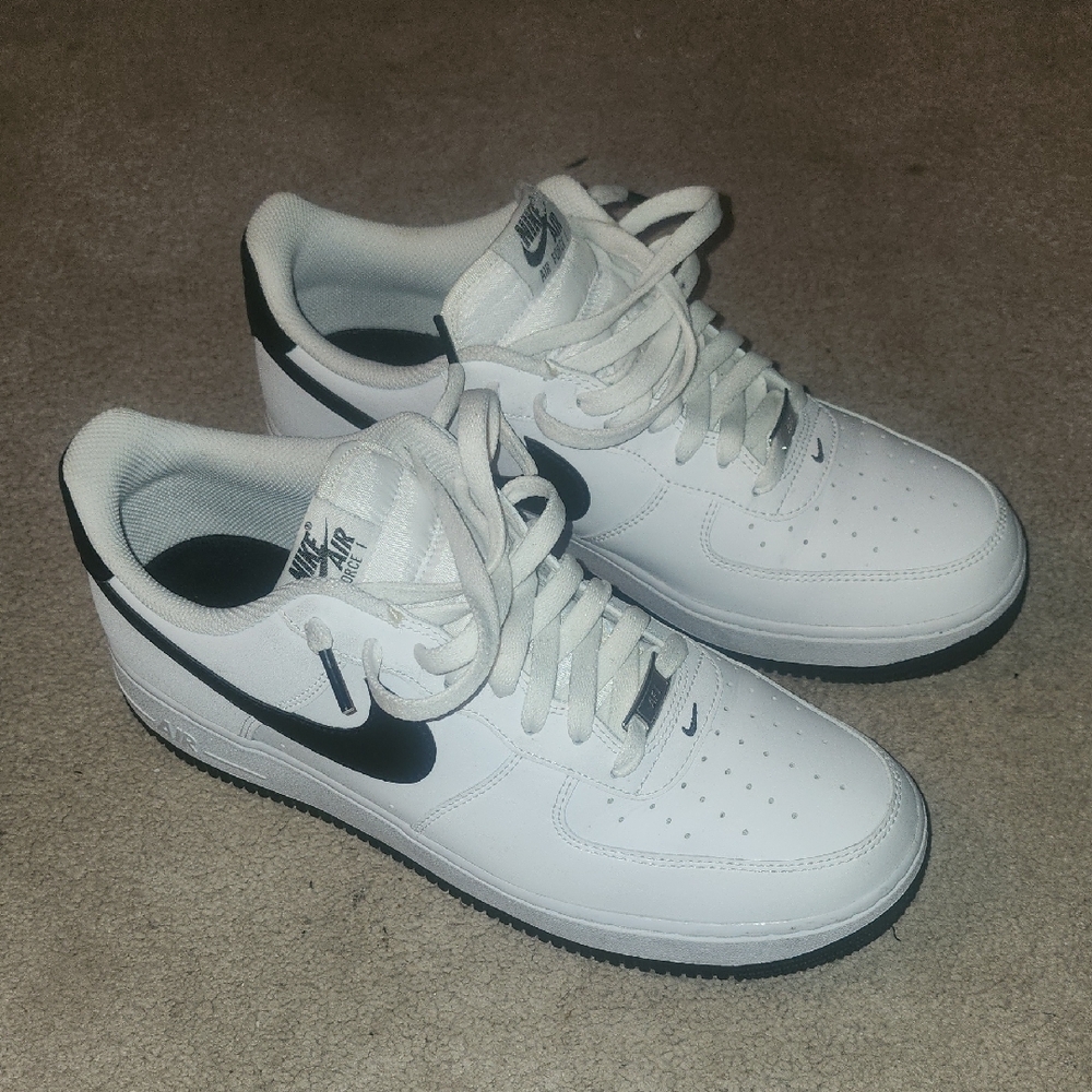 Nike Classic White and Black Low-Tops